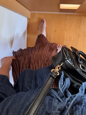 「アイテム（サンダル）」を使った、夏紀さん（レディース・156cm・20代）の秋コーディネート