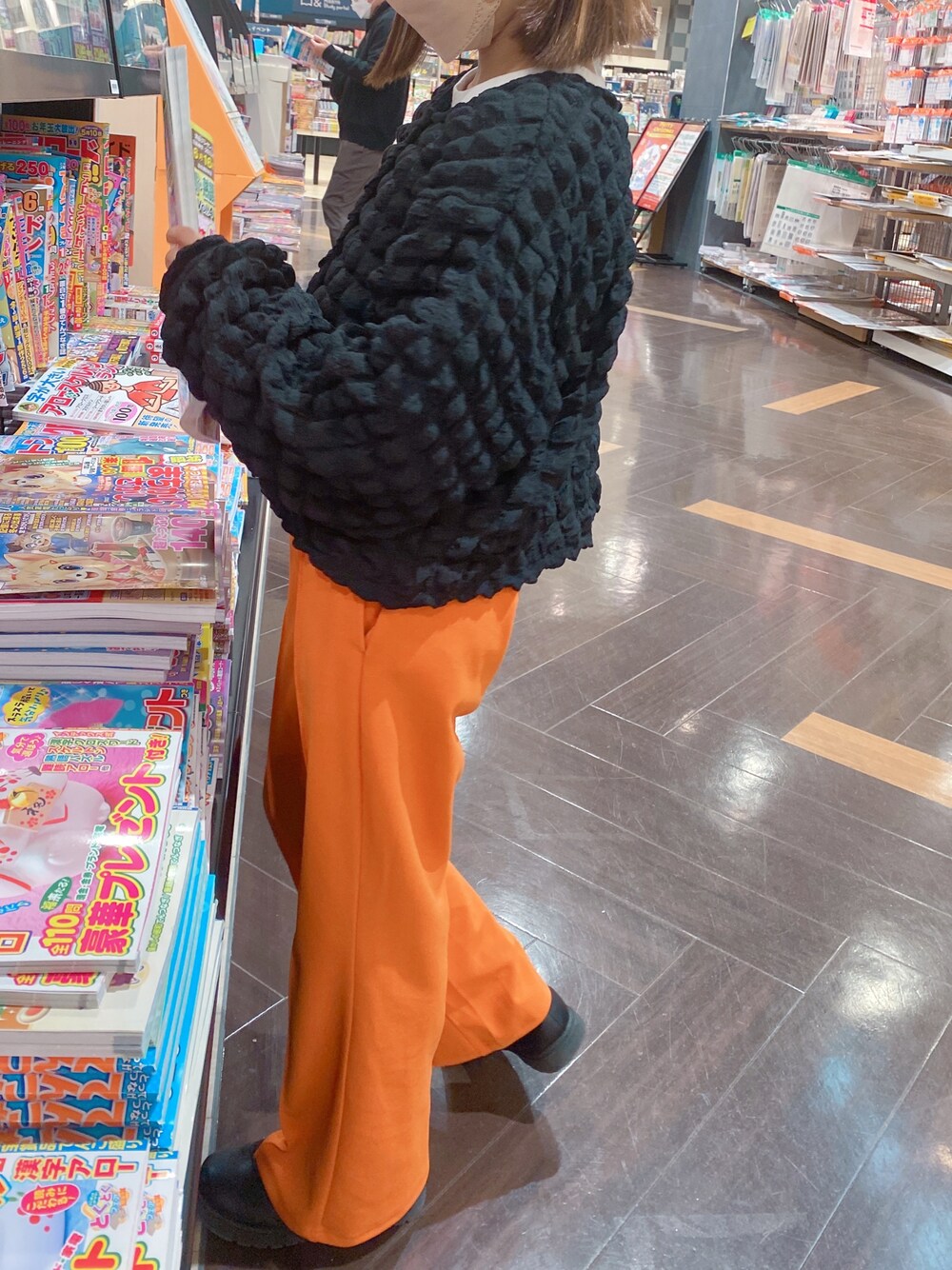 「Birthdayのアイテム（カーディガン/ボレロ、ブラック系）」を使った、yuno ◡̈さん（キッズ・130cm）の冬コーディネートの1枚目の写真