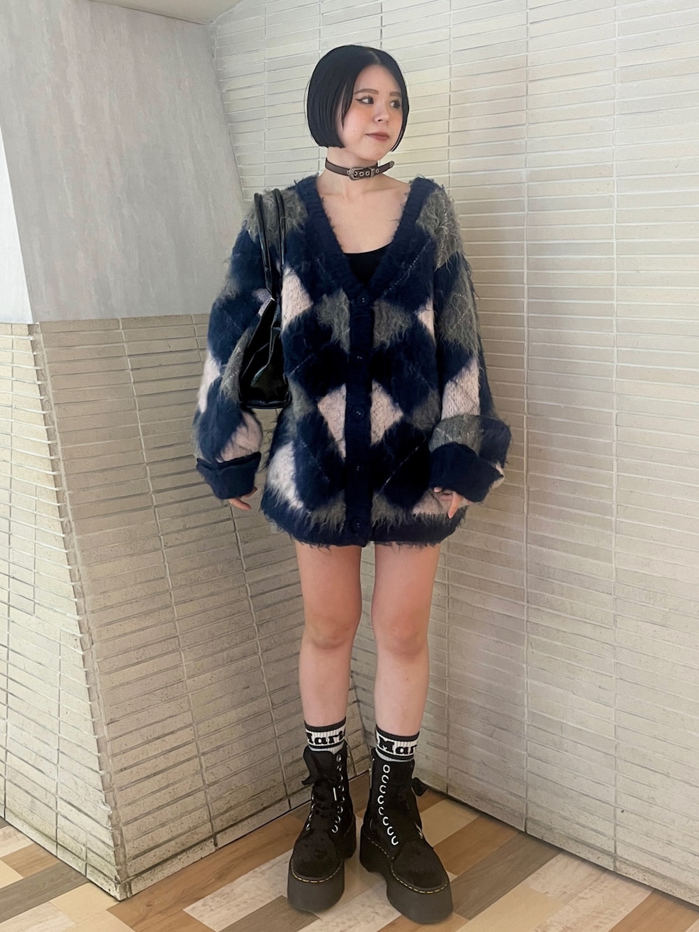 「カジュアル、カーディガンコーデ、ネイビー、ネイビー×ピンク、ミニスカート、ミニ、チュニック、ボブヘア、低身長、骨格ウェーブ、jouetie、ジュエティ」｜「jouetieのパターンモヘアライクルーズカーデ（カーディガン/ボレロ、ブルー系）」を使った、MOMOKAさん（レディース・153cm）の秋コーディネートの1枚目の写真