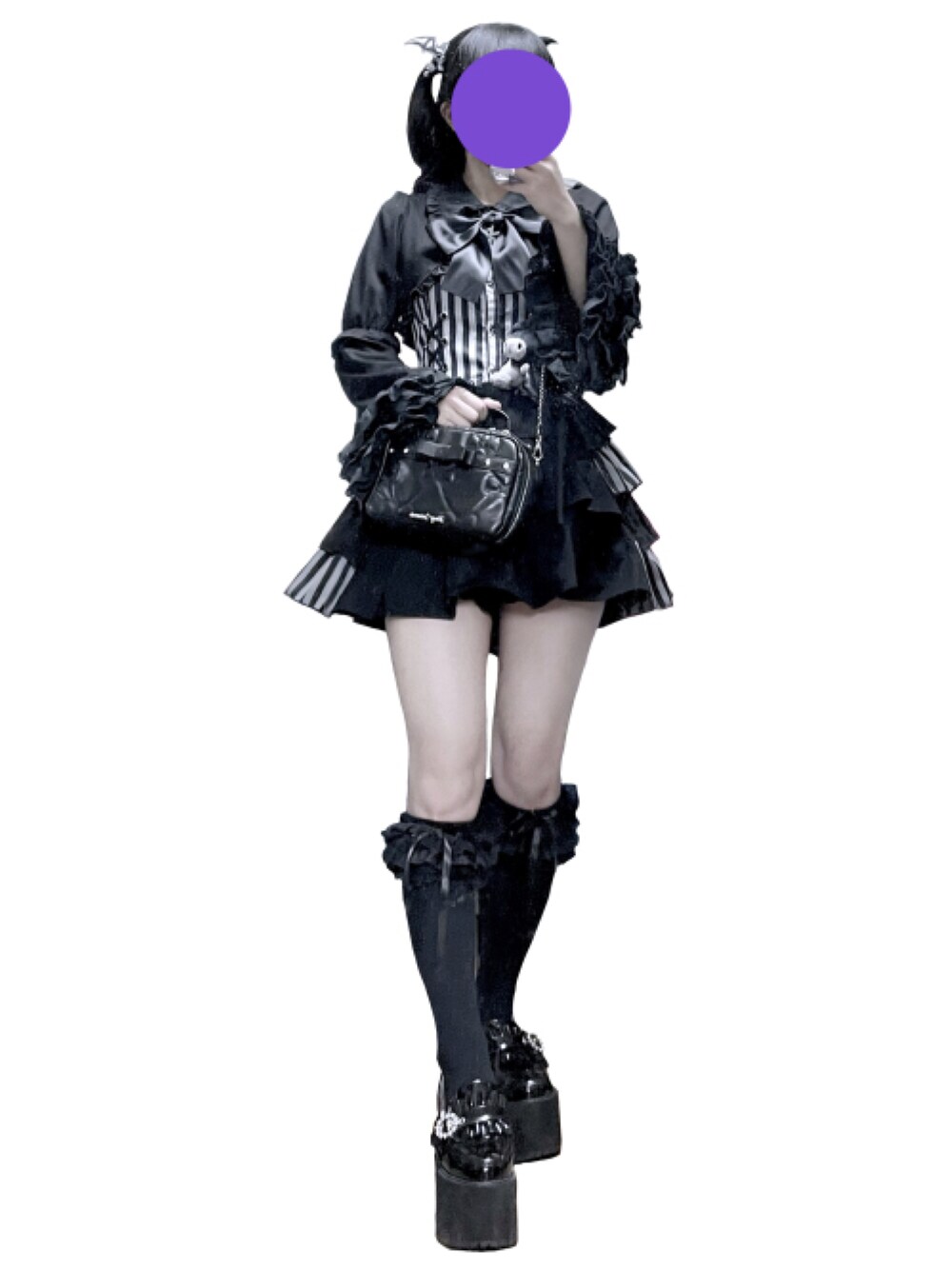 「地雷、ゴシック、姫袖、ブラック、モノトーン、ストライプ」｜「Jamie エーエヌケーのストライプお姫様TOPS（Tシャツ/カットソー、その他）」を使った、#7A4AD2さん（レディース・158cm）の春コーディネートの1枚目の写真