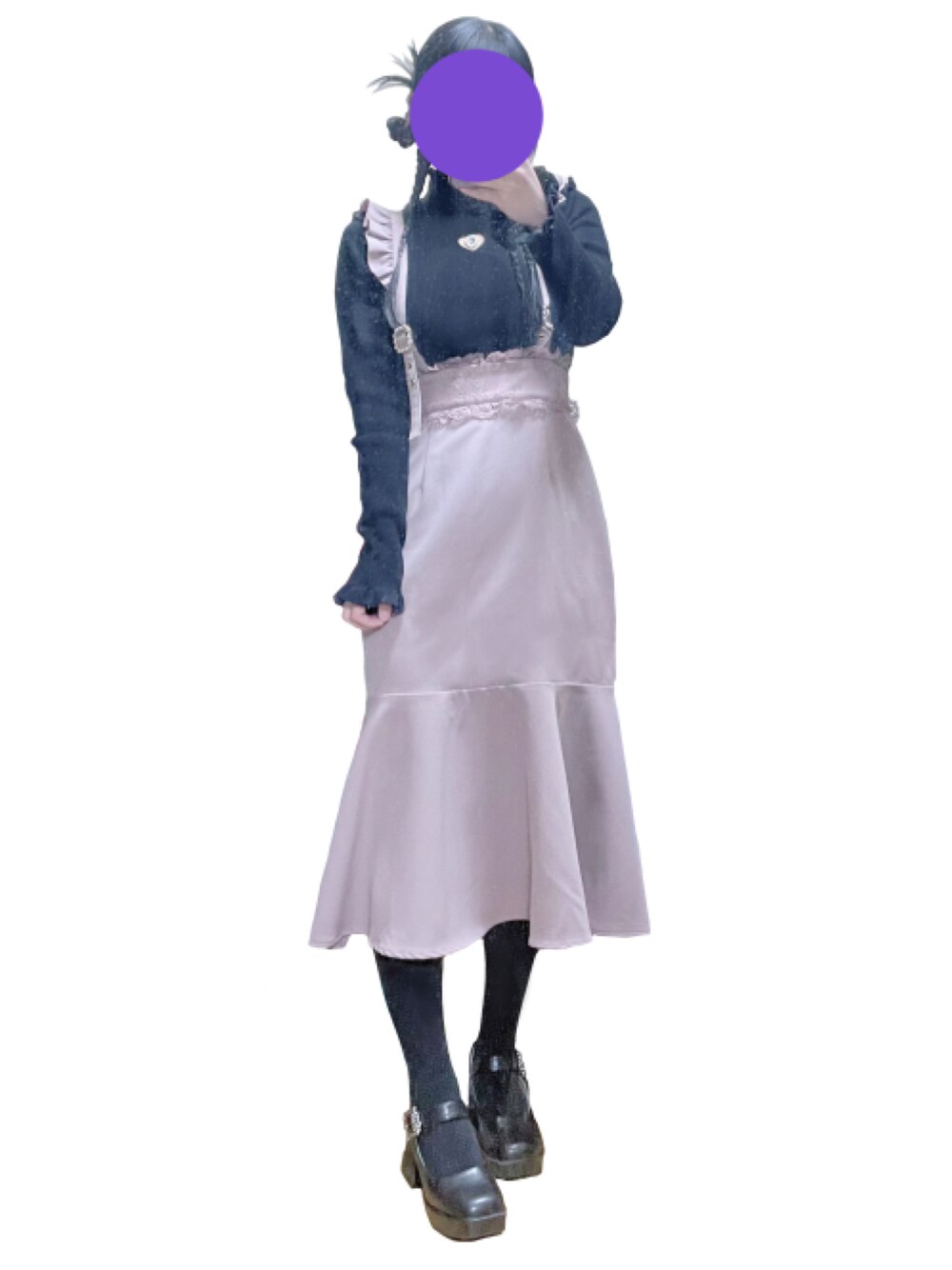「マーメイドスカート、ニット、タートルネックニット、ガーリー」｜「Honey Cinnamonのチャーム付き肩フリルタートルニット（ニット/セーター、ブラック系）」を使った、#7A4AD2さん（レディース・158cm）の冬コーディネートの1枚目の写真