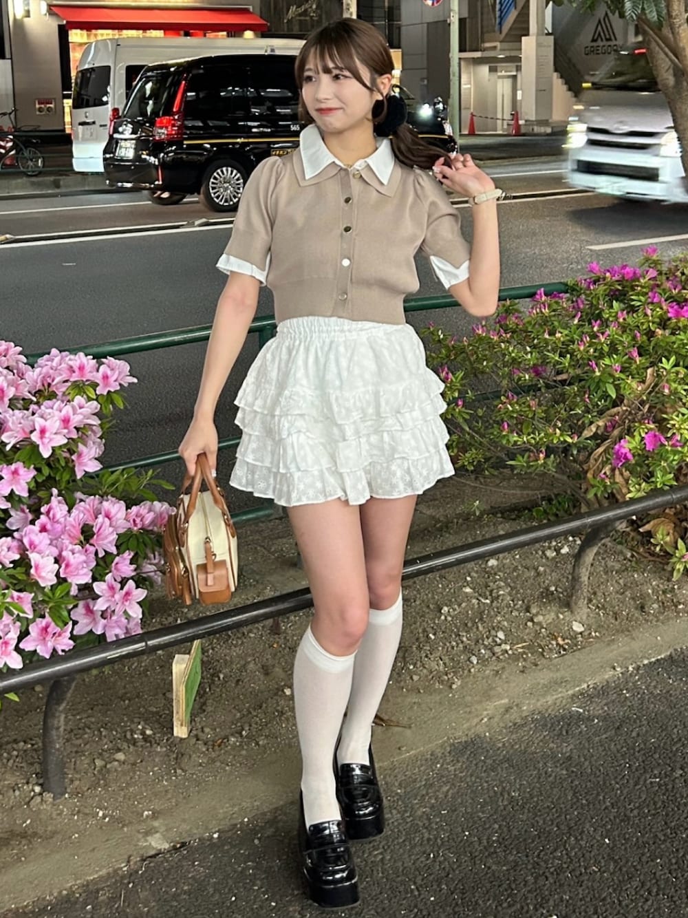 「ニット、半袖ニット、ミニスカート、ティアードスカート、ナイスクラップ、one after another NICE CLAUP、nice claup」｜「one after another NICE CLAUPの襟取り外し可/重ね襟半袖ニット（ニット/セーター、ベージュ系）」を使った、junさん（レディース・158cm）の春コーディネートの1枚目の写真
