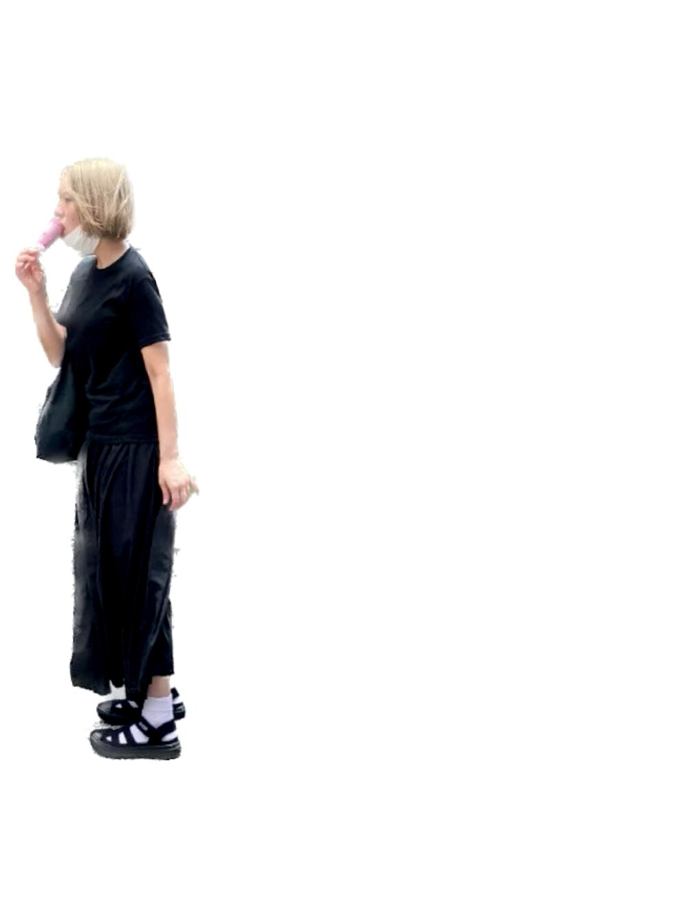 「UNIQLOのアイテム（Tシャツ/カットソー、ブラック系）」を使った、tuyuiyuさん（レディース・168cm）の春コーディネートの1枚目の写真