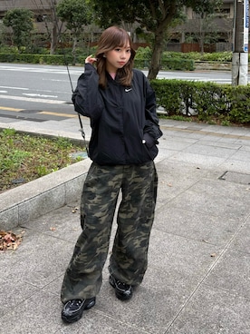 「NIKE（ナイキ）のナイキ スポーツウェア ウィメンズ オーバーサイズド バーシティ ジャケット / Nike Sportswear Women's Oversized Varsity Jacket IF0333-010 Black（ブルゾン、ブラック系）」を使った、SHIORIさん（レディース・152cm）の春コーディネート