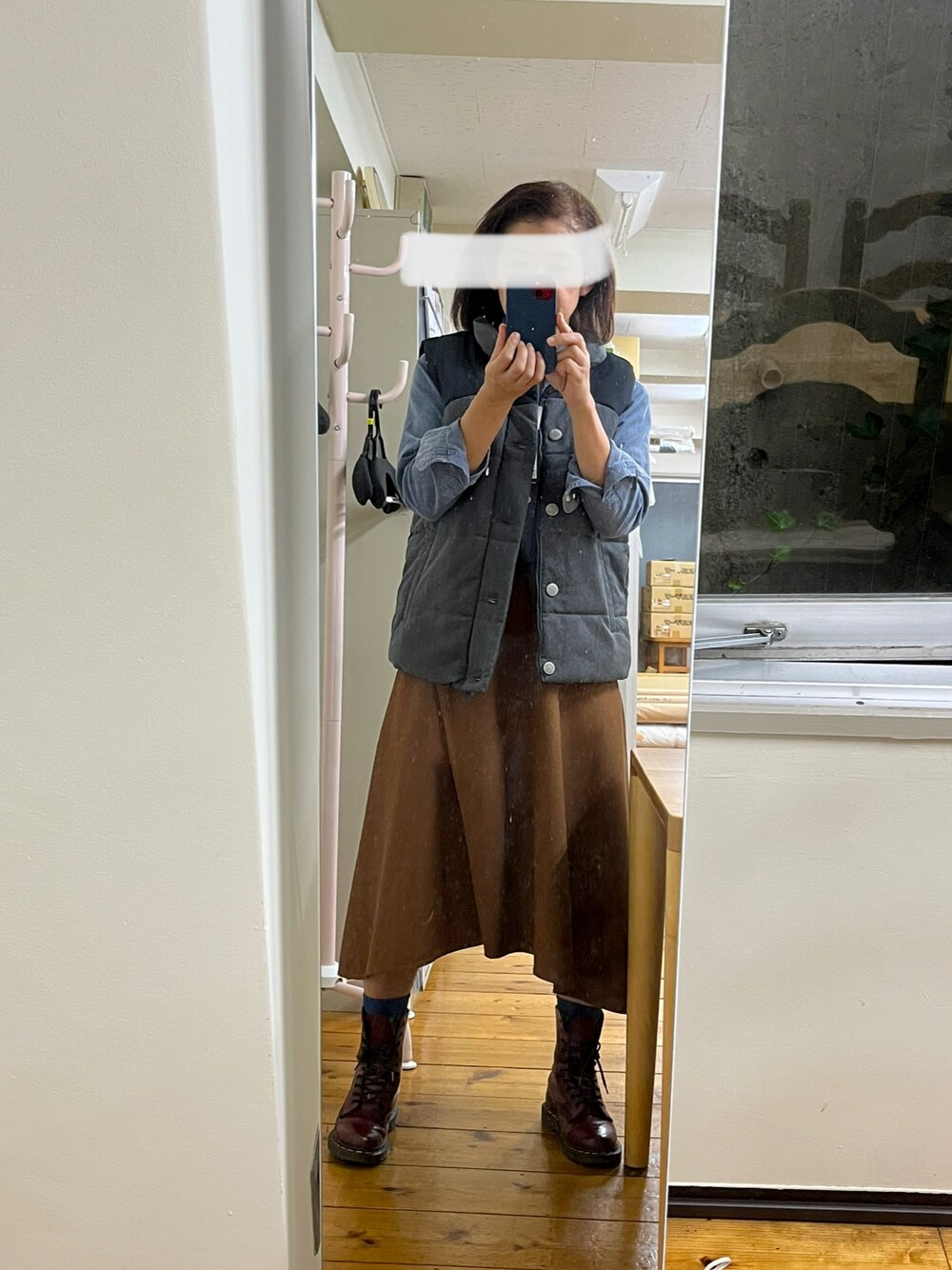 「作業着コーデ、中塚被服、dimo」｜「dimoのアイテム（ダウンベスト、ブラック系）」を使った、hmitsunoさん（レディース・159cm）の秋コーディネートの1枚目の写真