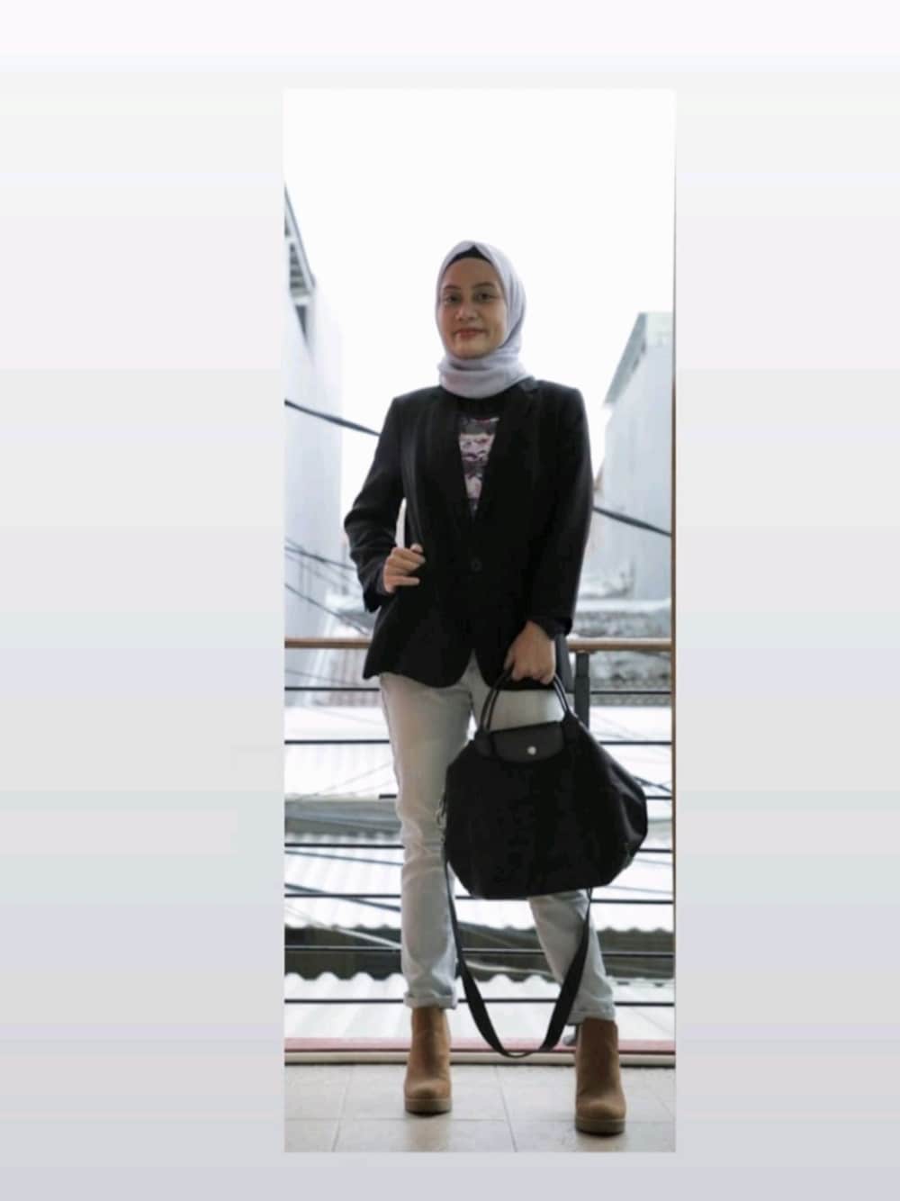 「#rainy、#autumn」｜「the executiveのアイテム（その他アウター、ブラック系）」を使った、Widia Fitriannyaさん（レディース・158cm）の秋コーディネートの1枚目の写真