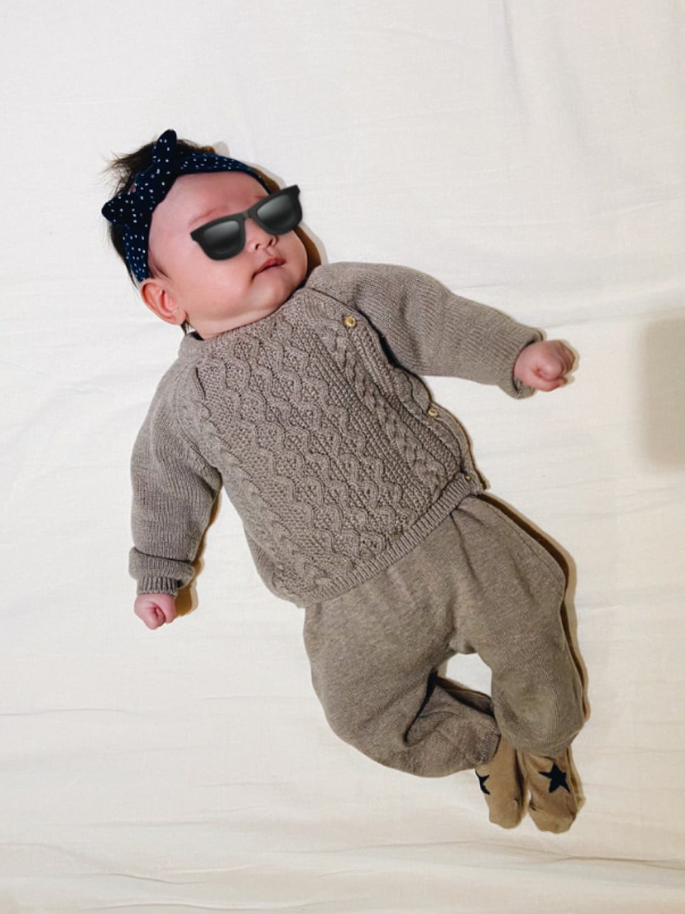 「H&M、H&M baby、ニット、セットアップ、ベビーコーデ、ベビー服、女の子、女の子コーデ、女の子ベビー」｜「H&Mのアイテム（ニット/セーター、ブラウン系）」を使った、たぁたんさん（キッズ・70cm）の秋コーディネートの1枚目の写真