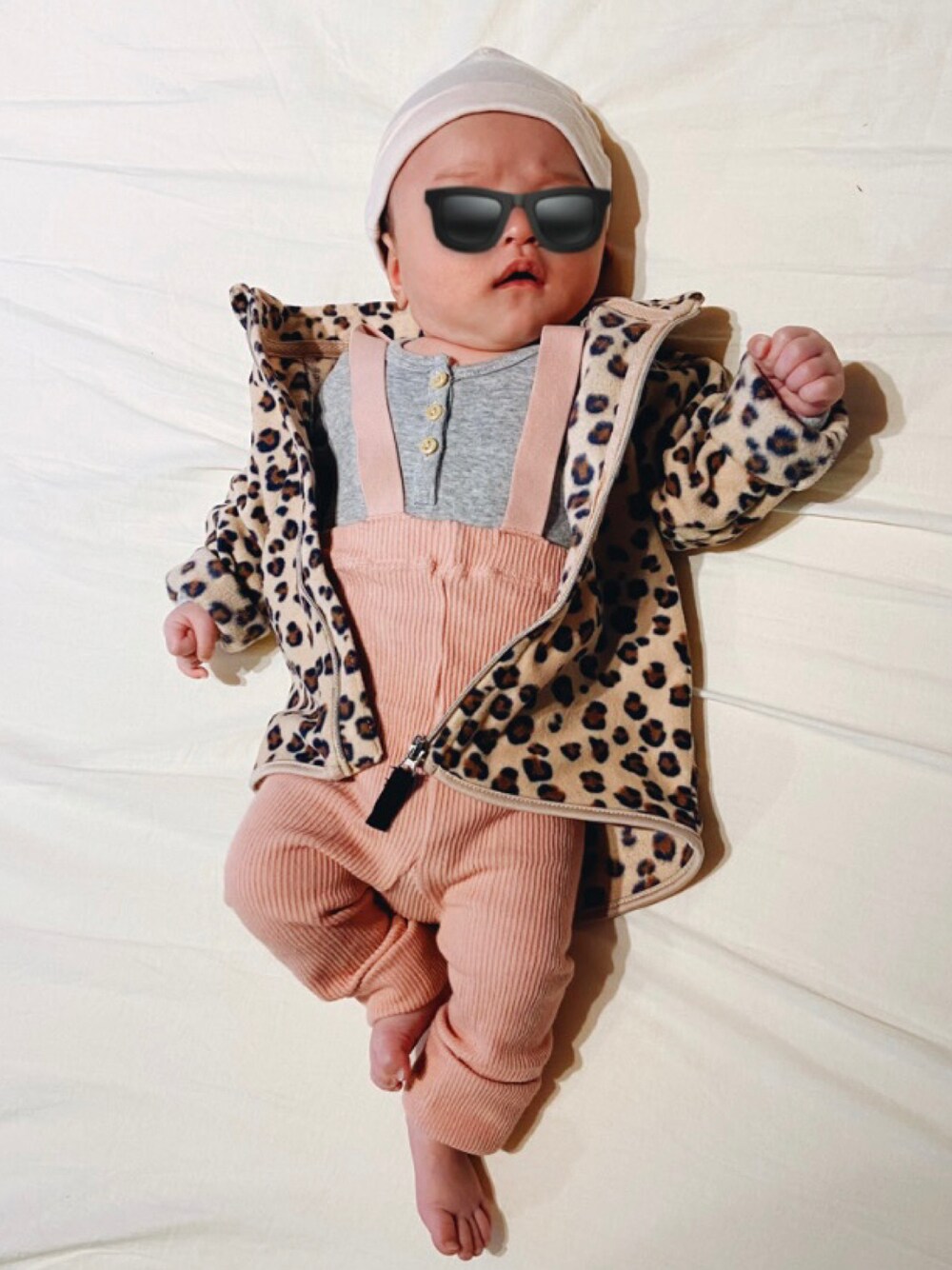 「ベビーコーデ、ベビー、ベビーファッション、H&M、H&M baby、ベビザラス、レオパード」｜「H&Mのアイテム（ニットキャップ/ビーニー、ピンク系）」を使った、たぁたんさん（キッズ・70cm）の秋コーディネートの1枚目の写真