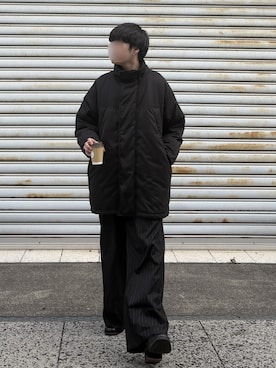 「EMMA CLOTHES（エマクローズ）のTRストレッチスーツ地 ストレート 1タック センタープレス ワイドパンツ（スラックス、ブラック系）」を使った、あーさんさん（メンズ・171cm）の春コーディネート