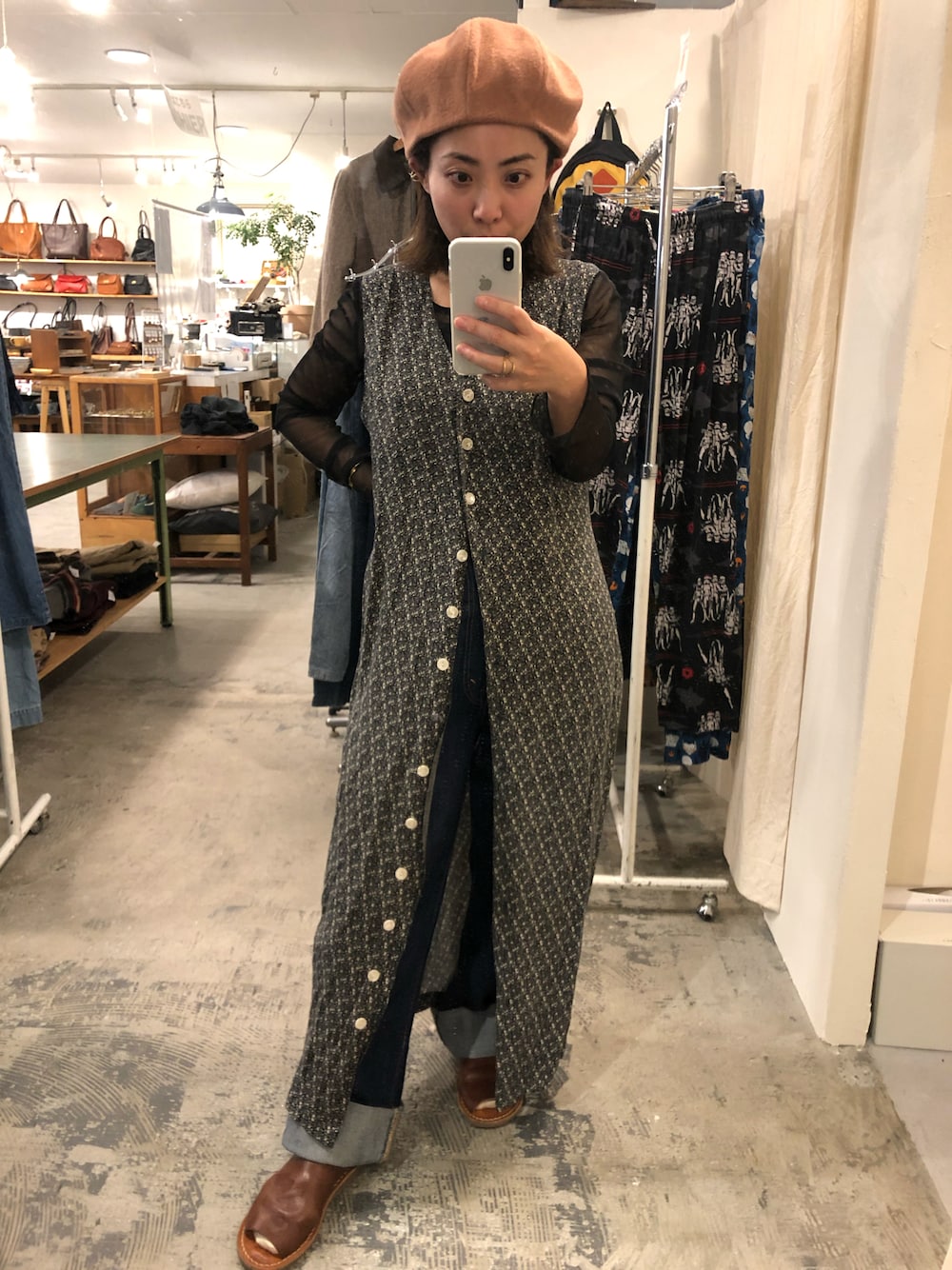 「低身長コーデ、秋服準備はじめました、秋のコーデ、シャツワンピ、おしゃれさんと繋がりたい、古着、古着MIX、ママコーデ、ootd、デニム、シースルー」｜「inouのアイテム（シャツ/ブラウス、ブラック系）」を使った、yasuko0610さん（レディース・152cm）の秋コーディネートの1枚目の写真