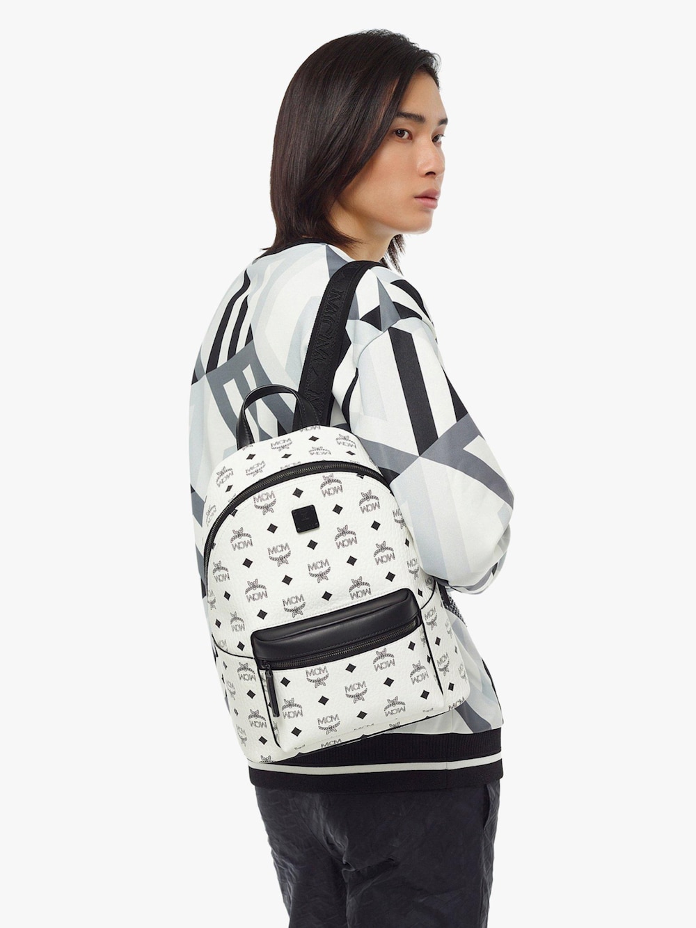 【即日発送】MCM リュック　ホワイト　ギャランティーカード付き 楽天市場】【バッグ】MCM エムシーエム ロゴグラム リュック