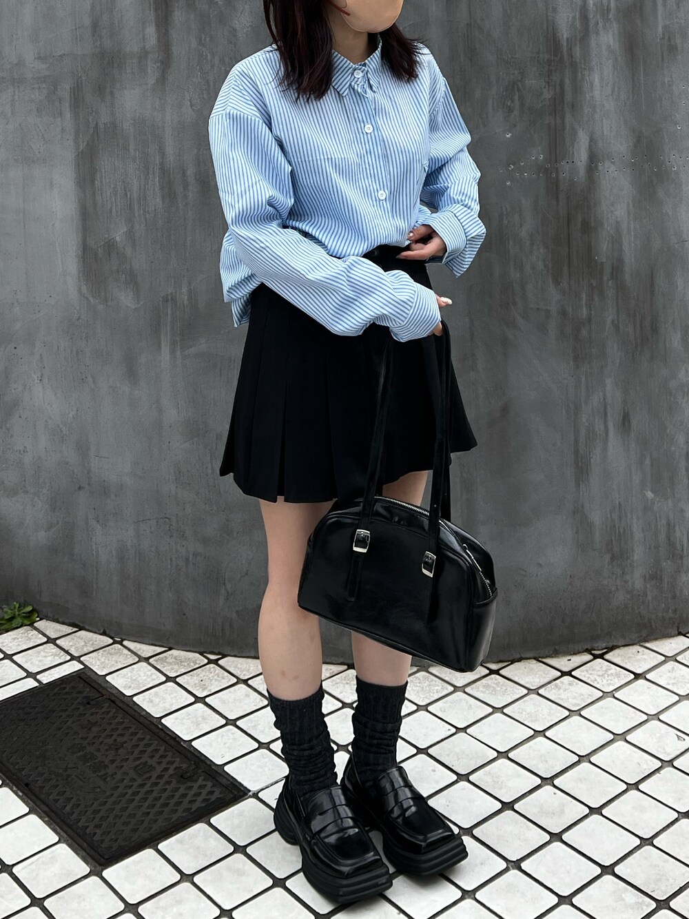 「春のおしゃ見えテクニック、春ファッション、オトナカジュアル、オトナ女子、低身長コーデ、シャツスタイル、プリーツスカート」｜「HALEY PESCAのHALEY PESCA/デザインポケット　ルーズストライプシャツ（シャツ/ブラウス、ブルー系）」を使った、haleypescaさん（レディース・148cm）の春コーディネートの1枚目の写真