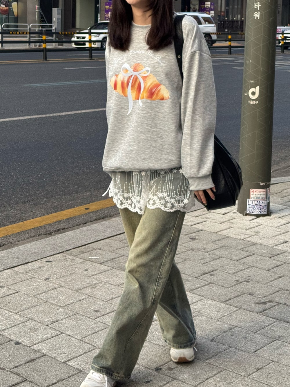 「春めき満開コーデ、スウェット、スウェットコーデ、レーススカート、レイヤードスタイル、春コーデ、春服、カジュアルコーデ、韓国コーデ、おでかけコーデ、甘めカジュアル」｜「HALEY PESCAのHALEY PESCA/レース巻きスカート（スカート、ホワイト系）」を使った、haleypescaさん（レディース・165cm）の春コーディネートの1枚目の写真
