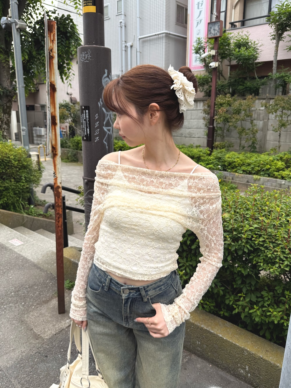 「レース、レーストップス、オフショル、夏コーデ、白Tシャツ、夏服、春夏コーデ、ガーリー、甘めカジュアル、高身長コーデ、カジュアルコーデ、ZOZOTOWN」｜「HALEY PESCAのHALEY PESCA/ワンショルダー　シースルーレーストップス（Tシャツ/カットソー、ホワイト系）」を使った、haleypescaさん（レディース・165cm）の春コーディネートの1枚目の写真