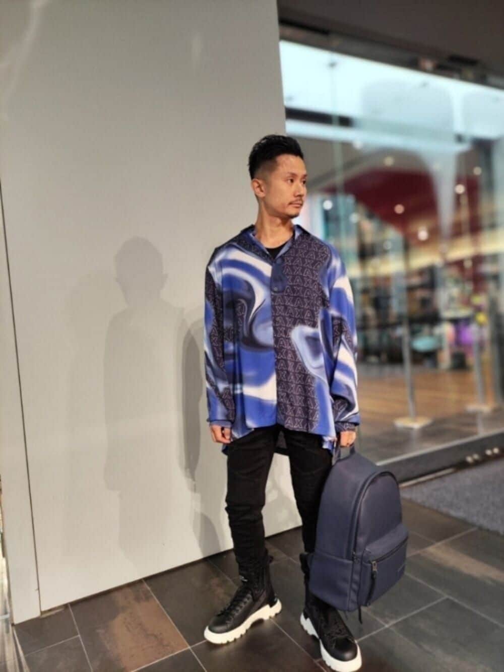 「麦わら帽子、アルマーニエクスチェンジ、armaniexchange、AXchanger、AXchange、お出かけコーデ、休日スタイル、きれいめカジュアル、カジュアルコーデ、オトナカジュアル、シャツスタイル、ootd、大人カジュアル、スニーカー、バックパック」｜「ARMANI EXCHANGEのアイテム（シャツ/ブラウス、ブルー系）」を使った、🇮🇹りょーちん🇮🇹さん（メンズ・160cm）の夏コーディネートの1枚目の写真