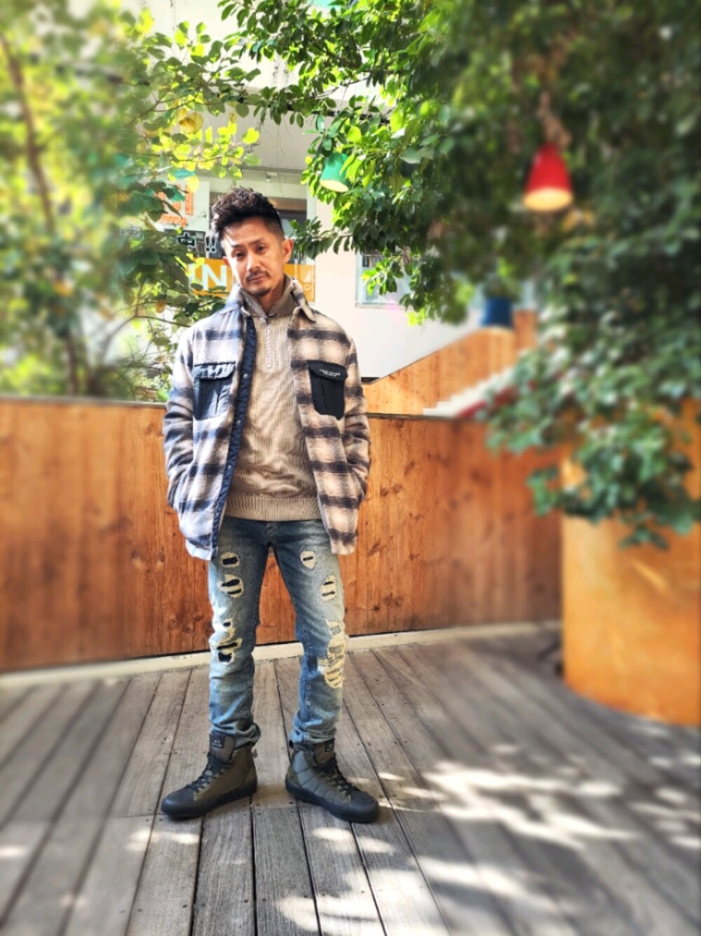 「大人コーデ、armaniexchange、AXchanger、AXchange、ARMANIworld、WelcomeARMANI、お洒落さんとつながりたい、CPOジャケット、ジーンズ、ニットカーディガン、ベージュ、オーバーサイズ、ビッグシルエット、秋のコーデ、ニットコーデ」｜「ARMANI EXCHANGEの【A|X アルマーニ エクスチェンジ】チェックデザイン　シャツジャケット（その他アウター、ホワイト系）」を使った、🇮🇹りょーちん🇮🇹さん（メンズ・160cm）の秋コーディネートの1枚目の写真