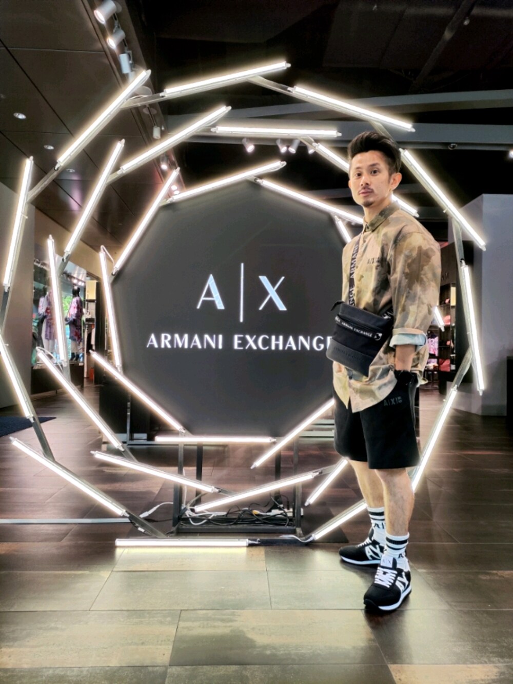 「休日スタイル、カモフラ、真夏のアクティブスタイル、アルマーニエクスチェンジ、armaniexchange、AXchanger、AXchange、メンズコーデ、ストリートコーデ、ショートパンツ、スニーカーコーデ、おしゃれさんと繋がりたい、ファッションの力を信じよう、秋服準備はじめました、オトナカジュアル」｜「ARMANI EXCHANGEの【A|X アルマーニ エクスチェンジ】カモフラージュ柄　長袖シャツ/REGULAR（シャツ/ブラウス、ブラウン系）」を使った、🇮🇹りょーちん🇮🇹さん（メンズ・160cm）の夏コーディネートの1枚目の写真