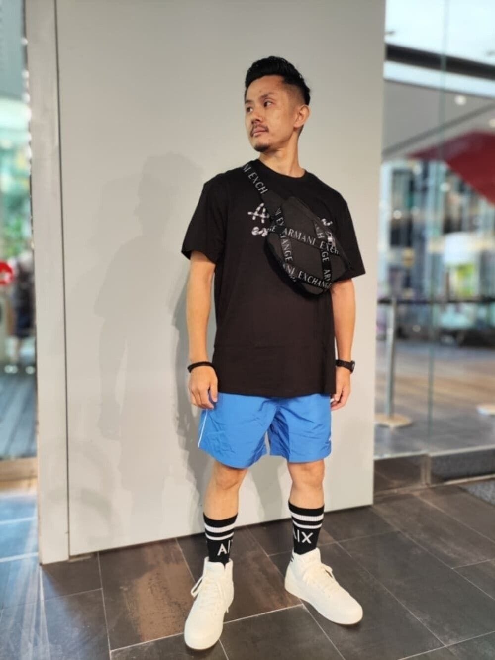 「アルマーニエクスチェンジ、armaniexchange、AXchanger、AXchange、韓国ファッション、大人カジュアル、ゆるコーデ、おしゃれさんと繋がりたい、きれいめカジュアル、プチプラ、スニーカー、低身長、ブラック、ラフ、オーバーサイズ」｜「ARMANI EXCHANGEのアイテム（ボディバッグ/ウエストポーチ、ブラック系）」を使った、🇮🇹りょーちん🇮🇹さん（メンズ・160cm）の夏コーディネートの1枚目の写真