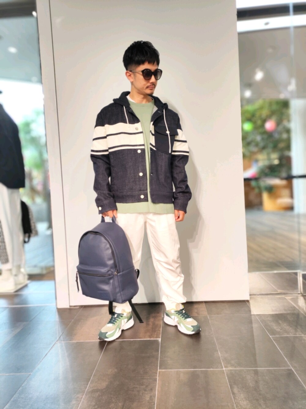 「アルマーニエクスチェンジ、armaniexchange、AXchange、AXchanger、サマーニット、グリーン、デニムジャケット、バックパック、パーカー、大人カジュアル、ラフコーデ、春夏コーデ、低身長コーデ」｜「ARMANI EXCHANGEの【A|X アルマーニ エクスチェンジ】デニムボンバージャケット（ブルゾン、ブルー系）」を使った、🇮🇹りょーちん🇮🇹さん（メンズ・160cm）の春コーディネートの1枚目の写真