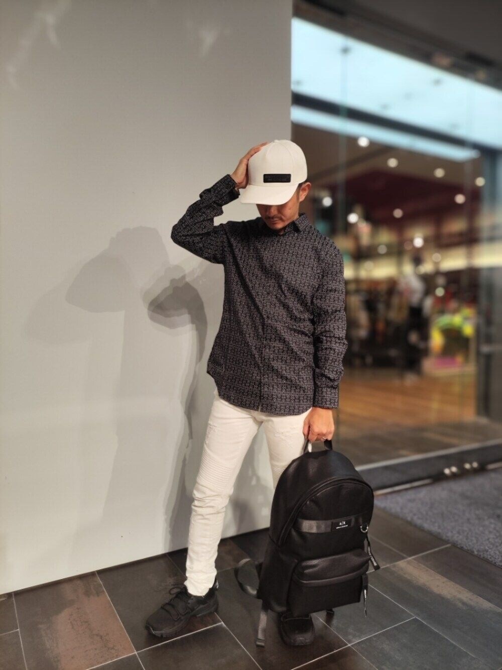 「アルマーニエクスチェンジ、armaniexchange、AXchanger、AXchange、セットアップ、今日のコーデ、休日スタイル、おしゃれさんと繋がりたい、カジュアル、デニム、シャツスタイル、秋コーデ、きれいめカジュアル、バックパック、キャップ」｜「ARMANI EXCHANGEのアイテム（キャップ、ホワイト系）」を使った、🇮🇹りょーちん🇮🇹さん（メンズ・160cm）の秋コーディネートの1枚目の写真