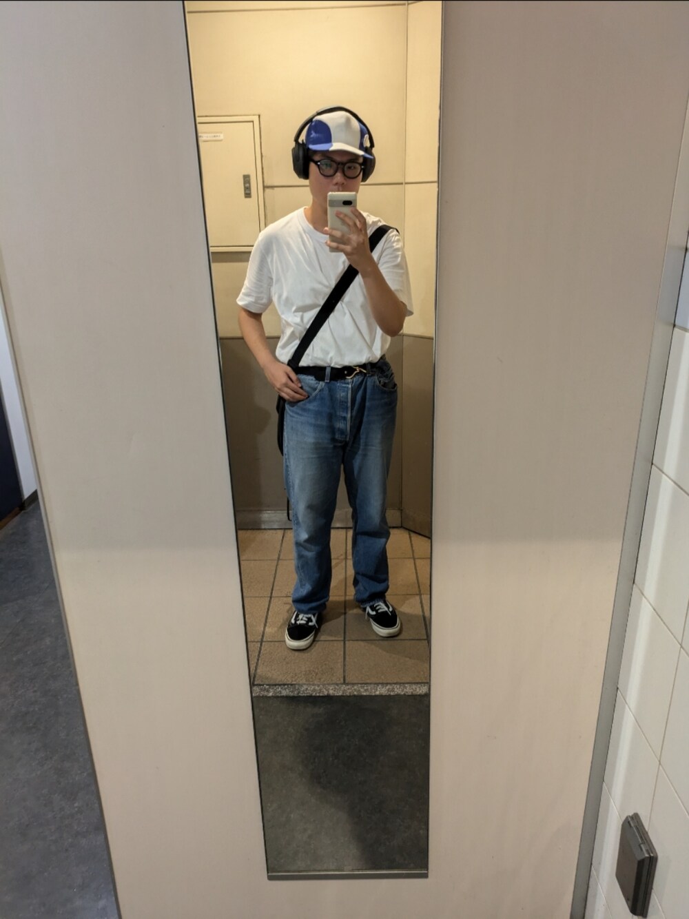 「メンズファッション、お洒落さんとつながりたい、今日のコーデ、古着MIX、古着男子、古着好きな人と繋がりたい、古着コーデ」｜「Levi'sのアイテム（デニムパンツ、ブルー系）」を使った、ay@dvdさん（メンズ・172cm）の秋コーディネートの1枚目の写真