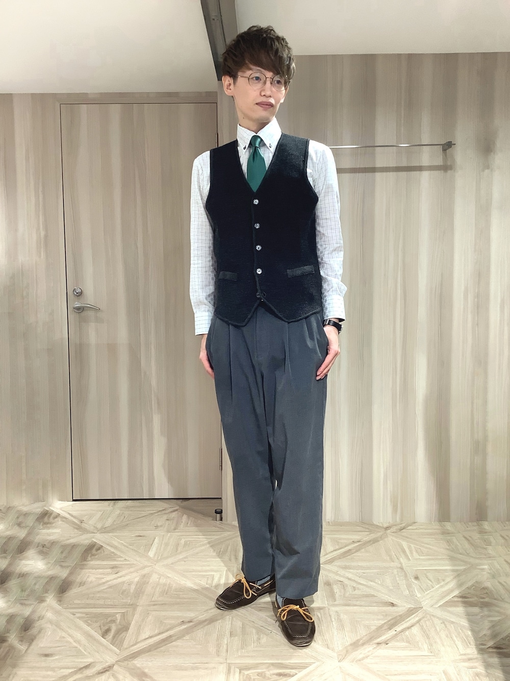 ネクタイ（グリーン系）を使った「チェックシャツ」の人気ファッション