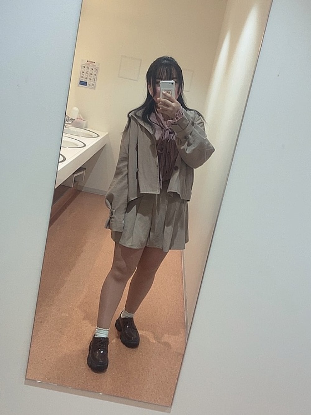 「秋冬コーデ、秋服、おしゃれさんと繋がりたい、低身長コーデ、秋トレンド2021、セットアップ、アプレジュール、ぽっちゃり、トレンチコート、wearhalloween2021、キレイめ、ベージュ」｜「HeatherのボリュームレースＵＰシューズ　892042（ドレスシューズ、ブラウン系）」を使った、はるさん（レディース・154cm）の秋コーディネートの1枚目の写真