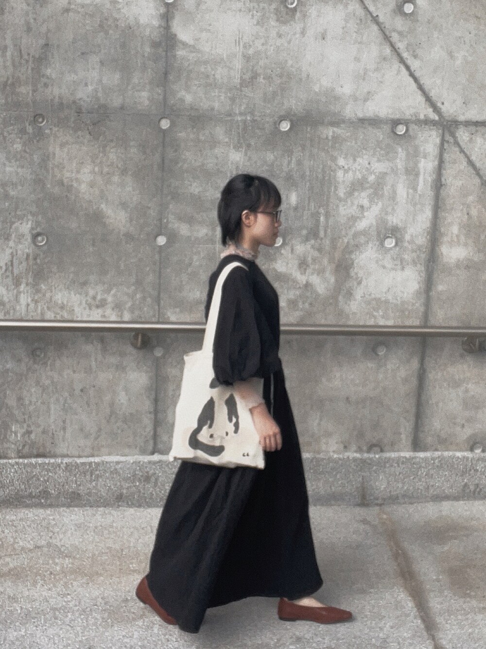 「重ね着ベストシーズン、秋服コーデ、オトナカジュアル、ootd、ootdhk、hkgirl、オトナ女子、大人女子、低身長コーデ」｜「LOWRYS FARMのアイテム（ワンピース、ブラック系）」を使った、reneさん（レディース・155cm）の秋コーディネートの1枚目の写真
