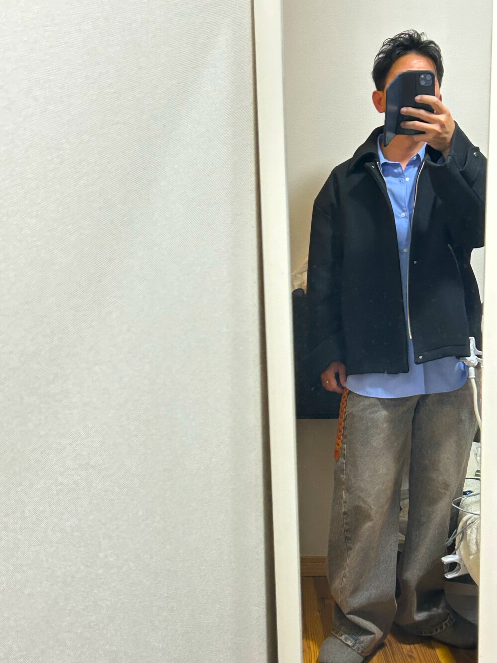 「今日のコーデ、ビンテージデニム、青×黒」｜「LILLのルーズシルエットラムウールメルトンハイネックジャケット（その他アウター、ブラック系）」を使った、souji01さん（メンズ・165cm）の冬コーディネートの1枚目の写真