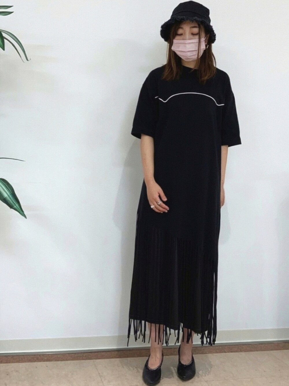 「ブラックコーデ、大人カジュアル、JEANASiS、Heather、SUPERTHANKS、pairpair、WEGO、GRL」｜「Heatherのコットンバケットハット　929640（ハット、ブラック系）」を使った、1m24wさん（レディース・153cm）の秋コーディネートの1枚目の写真