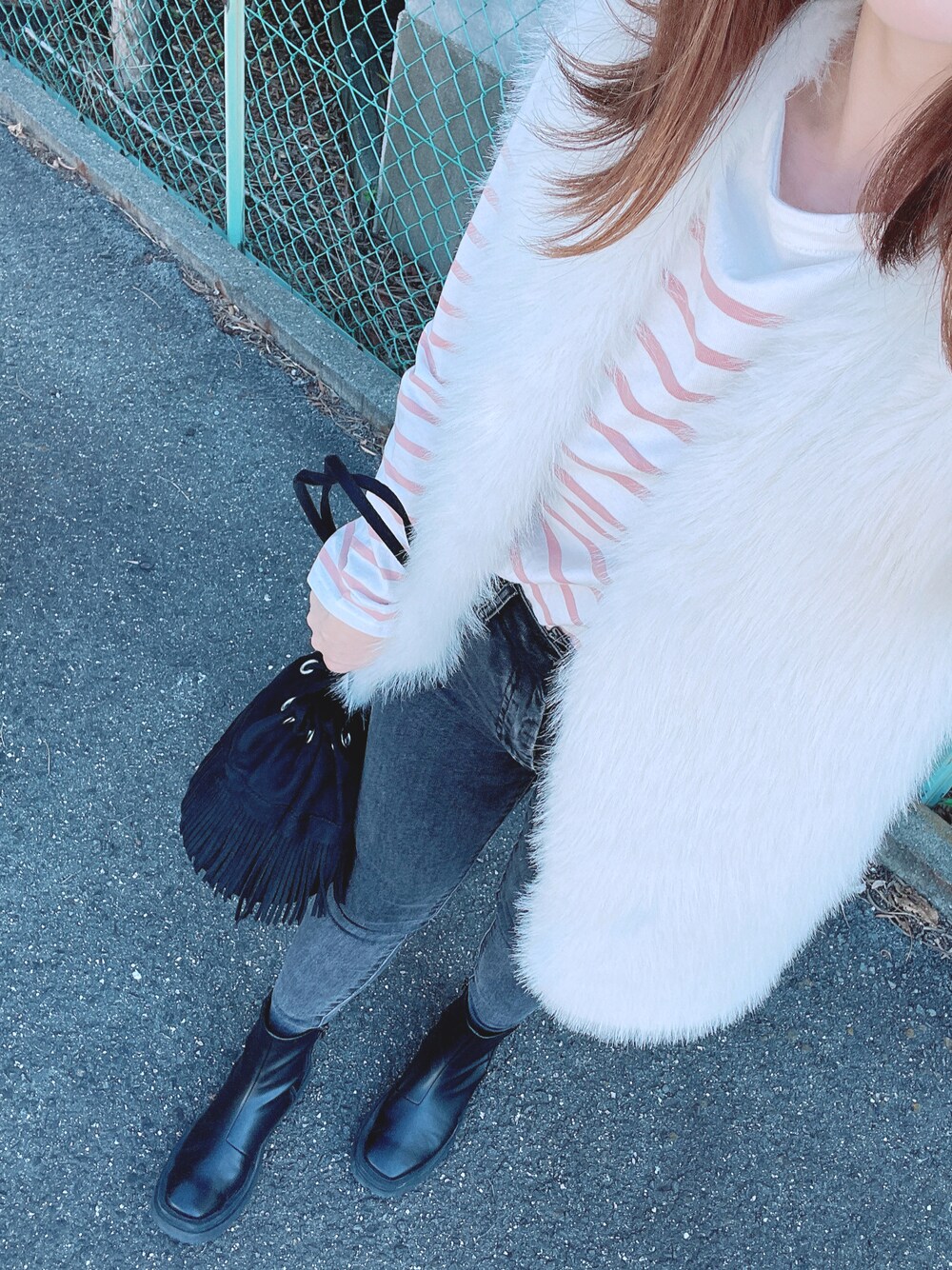 「おそろであそぼ、秋ルック紹介するよ、ボーダー、UNIQLO、デニム、ブラックスキニー、カジュアルコーデ、ママコーデ、PICHI、フリンジバッグ、モノトーン、ボーダー×デニム、タックイン、ピンク」｜「Edit Sheenのブラックスキニー（デニムパンツ、ブラック系）」を使った、yu.さん（レディース・161cm）の秋コーディネートの1枚目の写真