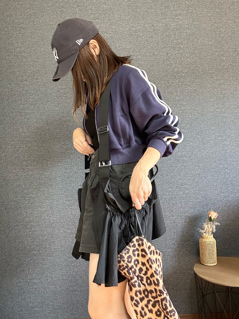 「トラックジャケット、ベスト、ショートパンツ、キャップ」｜「Heatherのショートトラックジャケット　973574（ジャージ、ブルー系）」を使った、yu.さん（レディース・161cm）の秋コーディネートの1枚目の写真
