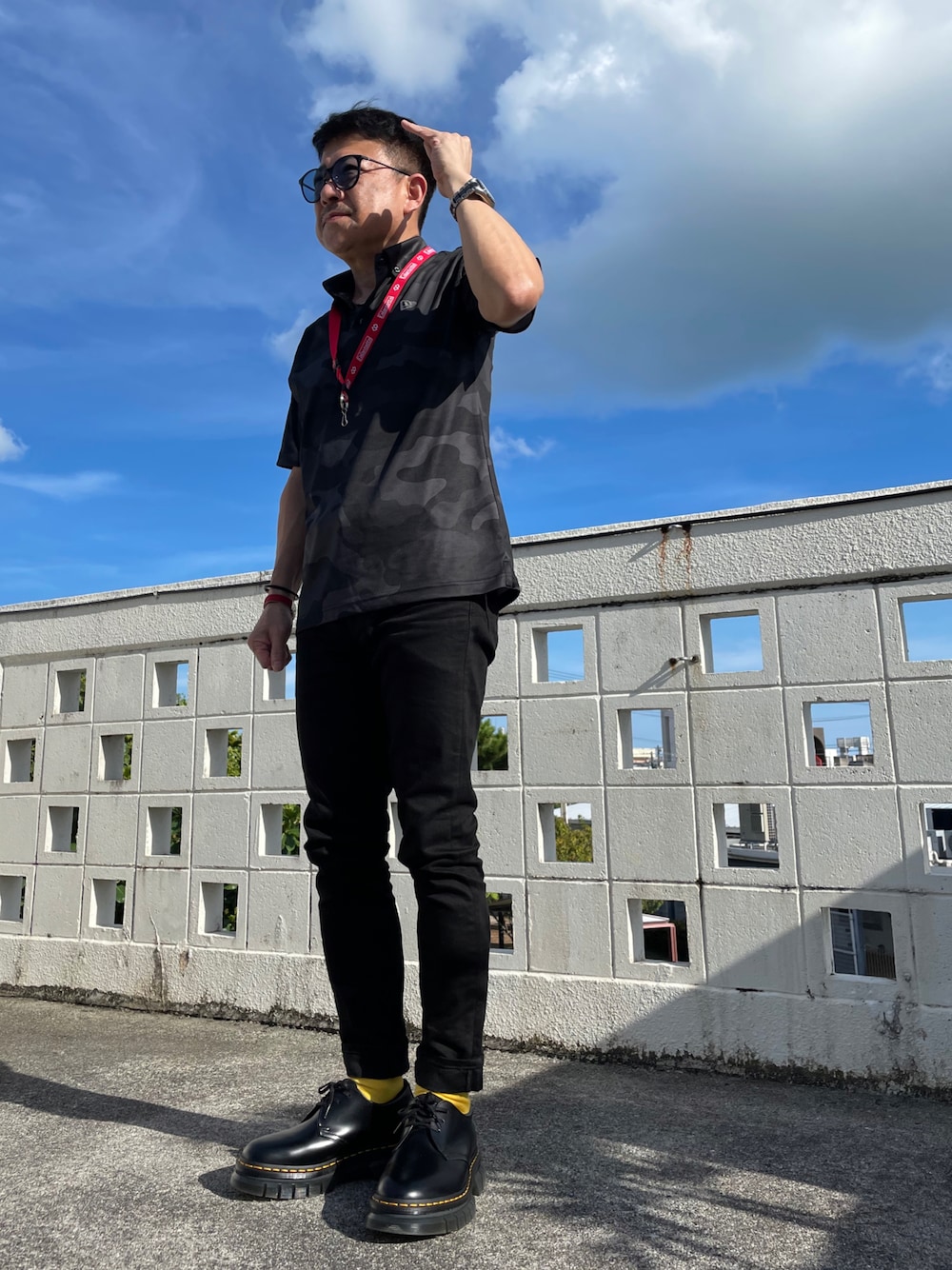 「Levi'sのアイテム（デニムパンツ、ブラック系）」を使った、cbabcさん（メンズ・168cm）の夏コーディネートの1枚目の写真