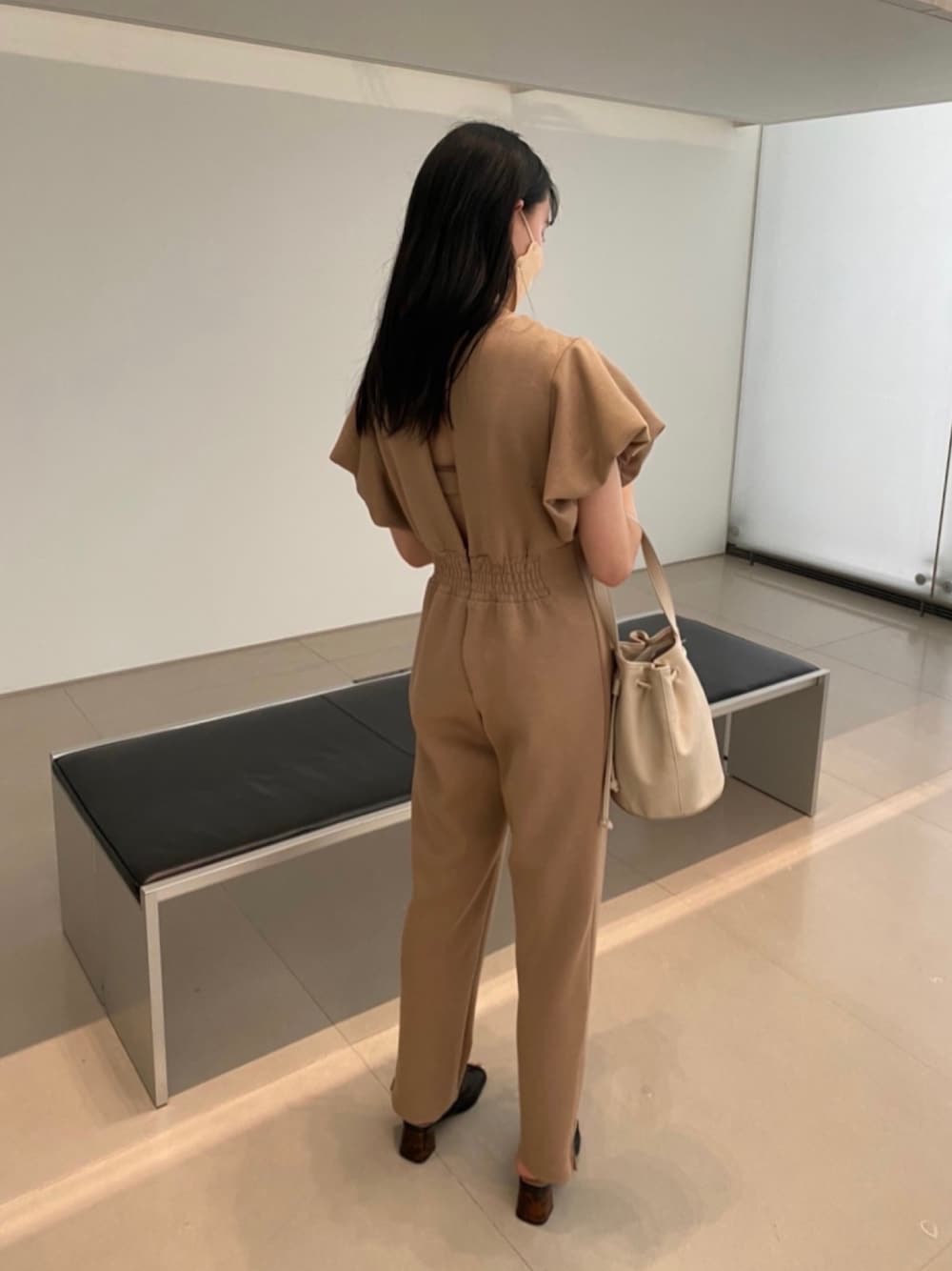 「今日のコーデ、オールインワン、i_am、eimy_ootd、淡色コーデ、低身長女子、低身長コーデ」｜「GRLの2way巾着ワンショルダーバッグ（ショルダーバッグ、ホワイト系）」を使った、ももさん（レディース・153cm）の秋コーディネートの1枚目の写真