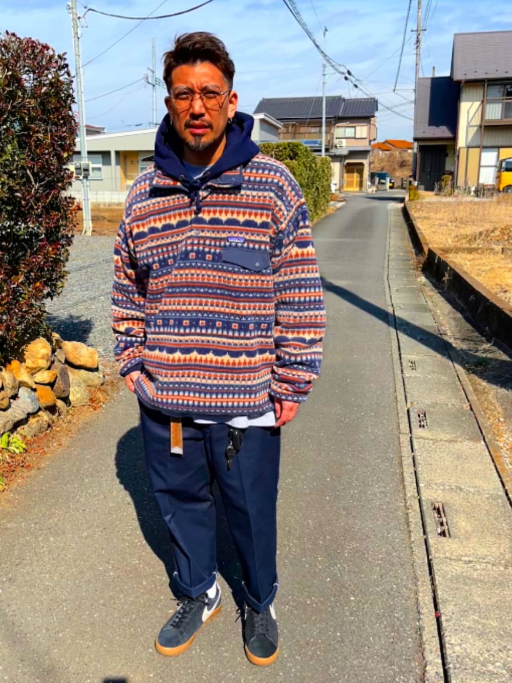「休日スタイル、いいね、save、フォローお願いします🤑、大人カジュアル、ストリート、ビッグシルエット、パタゴニア、ディッキーズ(Dickies)、スニーカー、ナイキ、パパコーデ、GU、パーカー、40代ファッション、アラフォー」｜「mukuの金属アレルギー対応 ペンタゴン型ピアス(両耳用)/サージカルステンレス / 316L（ピアス（両耳用）、ゴールド系）」を使った、SUNさん（メンズ・175cm）の冬コーディネートの1枚目の写真
