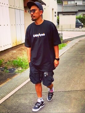 カーゴパンツ ベージュ系 を使った モノトーンコーデ のメンズ人気ファッションコーディネート Wear