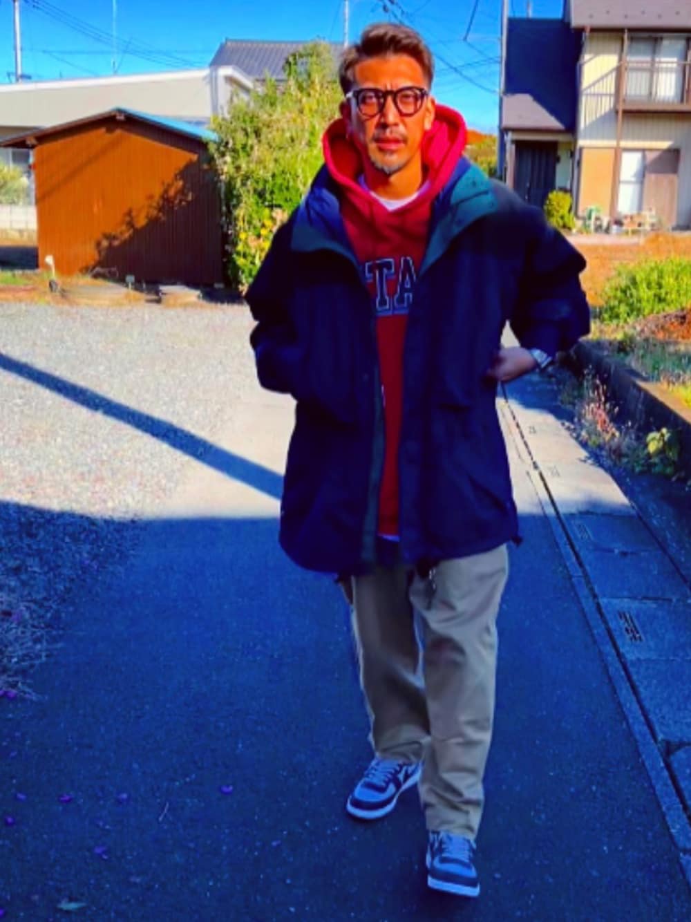 「秋冬コーデ、おしゃれさんと繋がりたい、ストリート、スニーカー、コロンビア、古着、ナイロンジャケット、wtaps、パーカー、ワイドパンツ、めがね、NIKE、40代ファッション、パパコーデ、アウター」｜「UNIQLOのアイテム（メガネ、ブラック系）」を使った、SUNさん（メンズ・175cm）の冬コーディネートの1枚目の写真