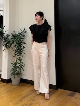 「URBAN RESEARCH（アーバンリサーチ）の『3サイズ展開』綿麻デニムストレートパンツ（デニムパンツ、ホワイト系）」を使った、マイカさん（レディース・167cm）の夏コーディネート