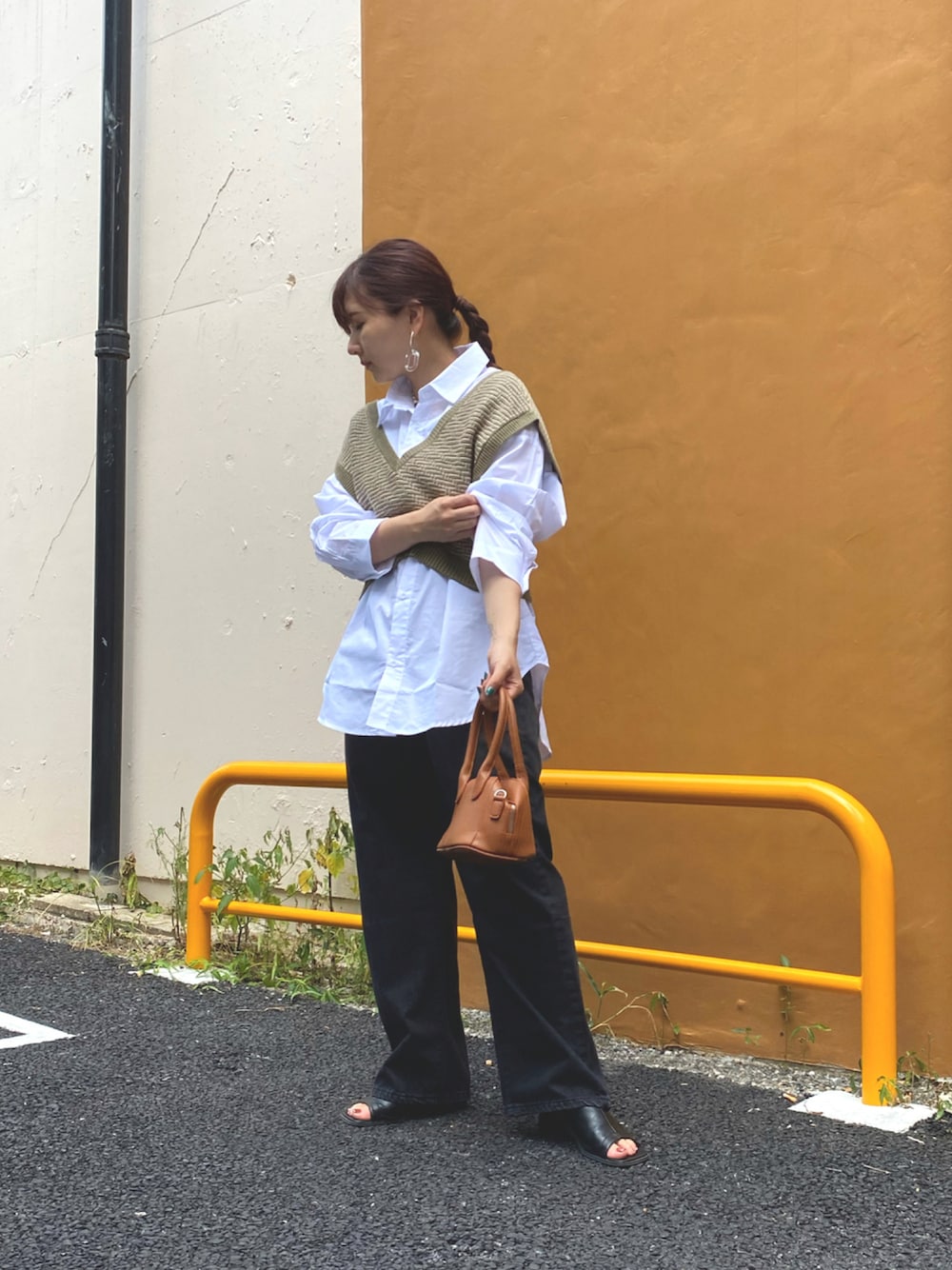 「スクエアトゥ、休日スタイル、プチプラ、ビックシルエット」｜「SPINNSのアイテム（デニムパンツ、ブラック系）」を使った、てちさん（レディース・152cm）の夏コーディネートの1枚目の写真