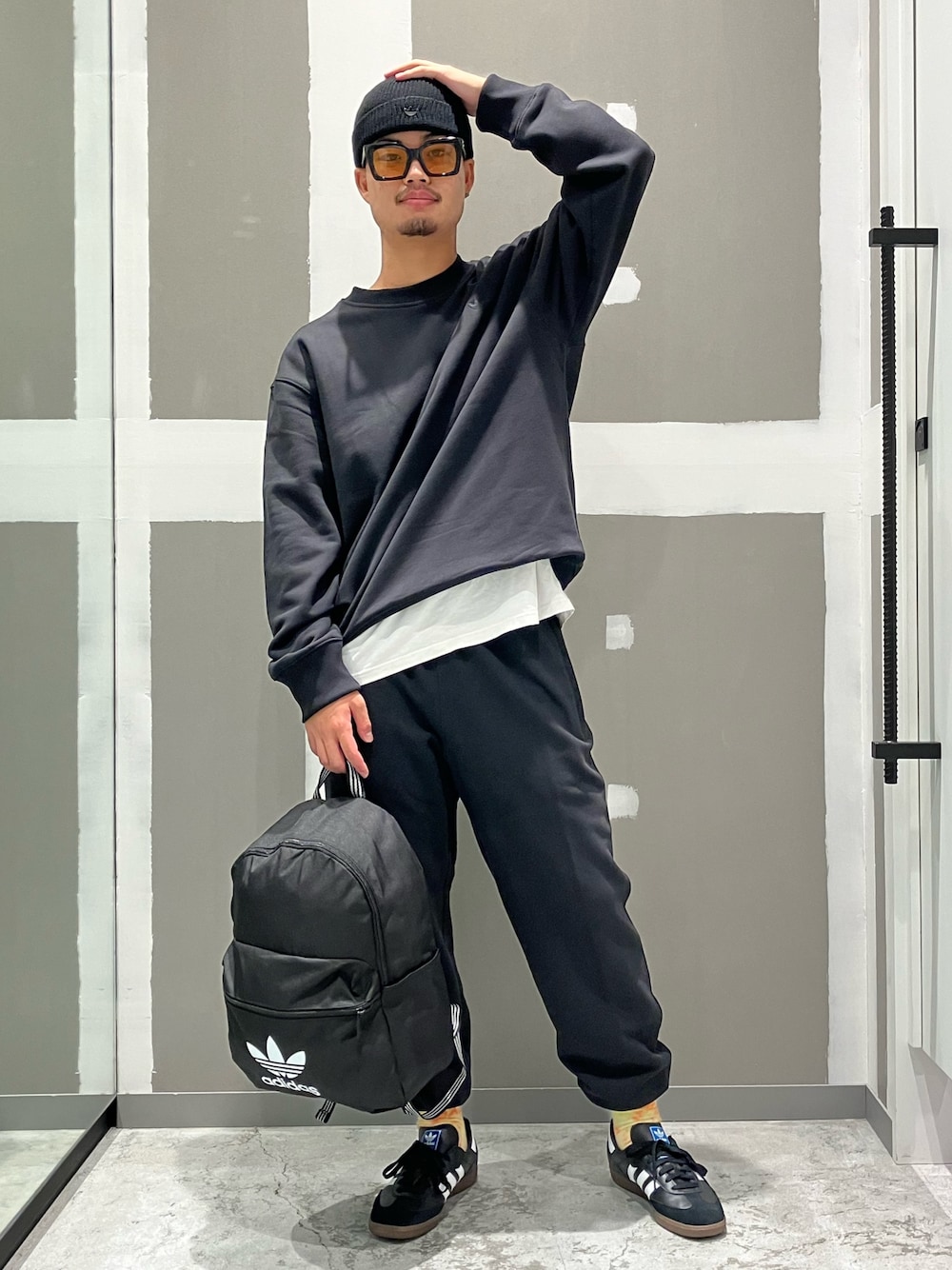 adidas（アディダス）の「プレミアム エッセンシャルズ クルーネック 
