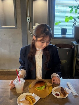 「LOWRYS FARM（ローリーズファーム）のフェザー２ＷＡＹベスト 663172（ベスト、ホワイト系）」を使った、futabaさん（レディース）の春コーディネート