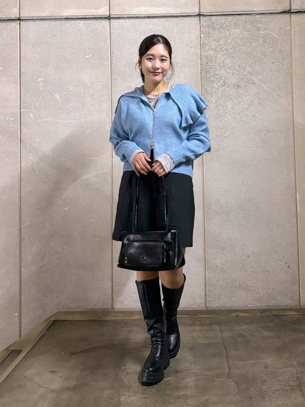「大人カジュアル、きれいめ、高見え、カジュアル、ローリーズスタイル_LOWRYS FARM、大人女子カジュアル_LOWRYS FARM、モテ」｜「LOWRYS FARMのストレッチロングブーツ 133374（ブーツ、ブラック系）」を使った、futabaさん（レディース・160cm）の秋コーディネートの1枚目の写真