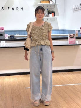 「LOWRYS FARM（ローリーズファーム）のシャーリングブラウスフレンチスリーブ　1046442（シャツ/ブラウス、ベージュ系）」を使った、futabaさん（レディース）の夏コーディネート