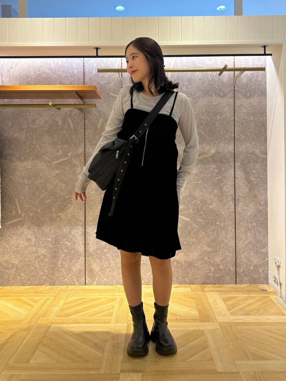 「きれいめ、高見え、カジュアル、ローリーズスタイル_LOWRYS FARM、大人女子カジュアル_LOWRYS FARM、大人カジュアル」｜「LOWRYS FARMのストレッチスニーカーブーツ　133385（ブーツ、ブラック系）」を使った、futabaさん（レディース・160cm）の秋コーディネートの1枚目の写真