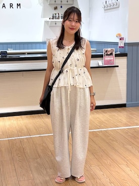 「LOWRYS FARM（ローリーズファーム）のカットイージーカーブパンツ 292362（スウェットパンツ、グレー系）」を使った、futabaさん（レディース）の夏コーディネート