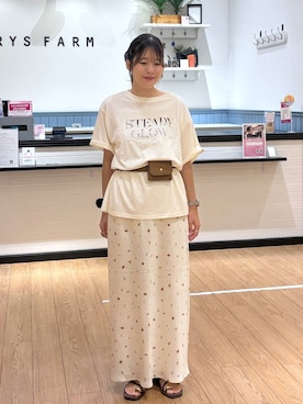 「LOWRYS FARM（ローリーズファーム）のレースロゴプリントＴ 1063342（Tシャツ/カットソー、ベージュ系）」を使った、futabaさん（レディース）の夏コーディネート