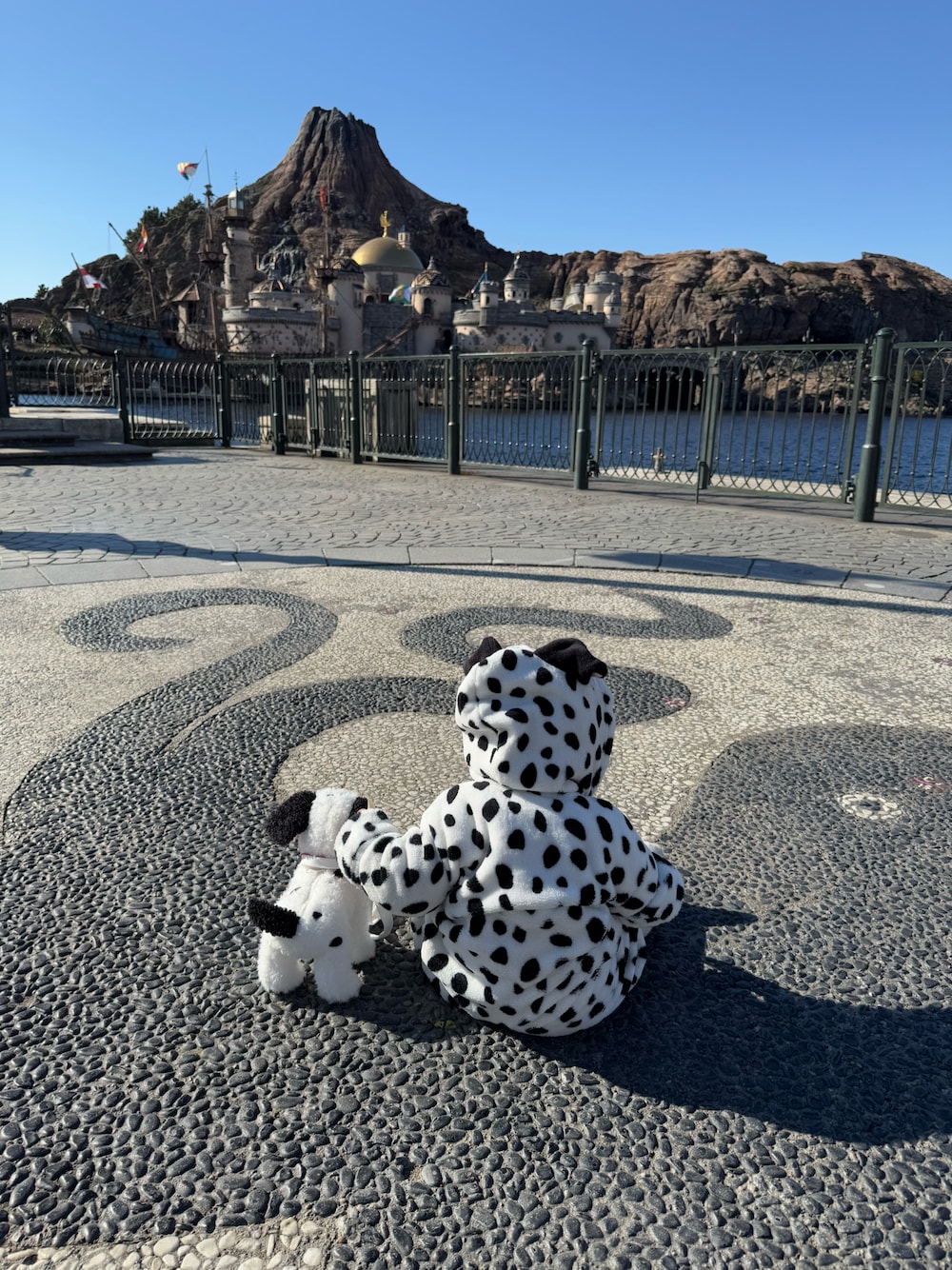 「ディズニーコーデ、101匹わんちゃん」｜「Disneyのディズニー なりきりロンパース 8892B（ロンパース、その他）」を使った、soy🍃さん（キッズ・70cm）の冬コーディネートの1枚目の写真