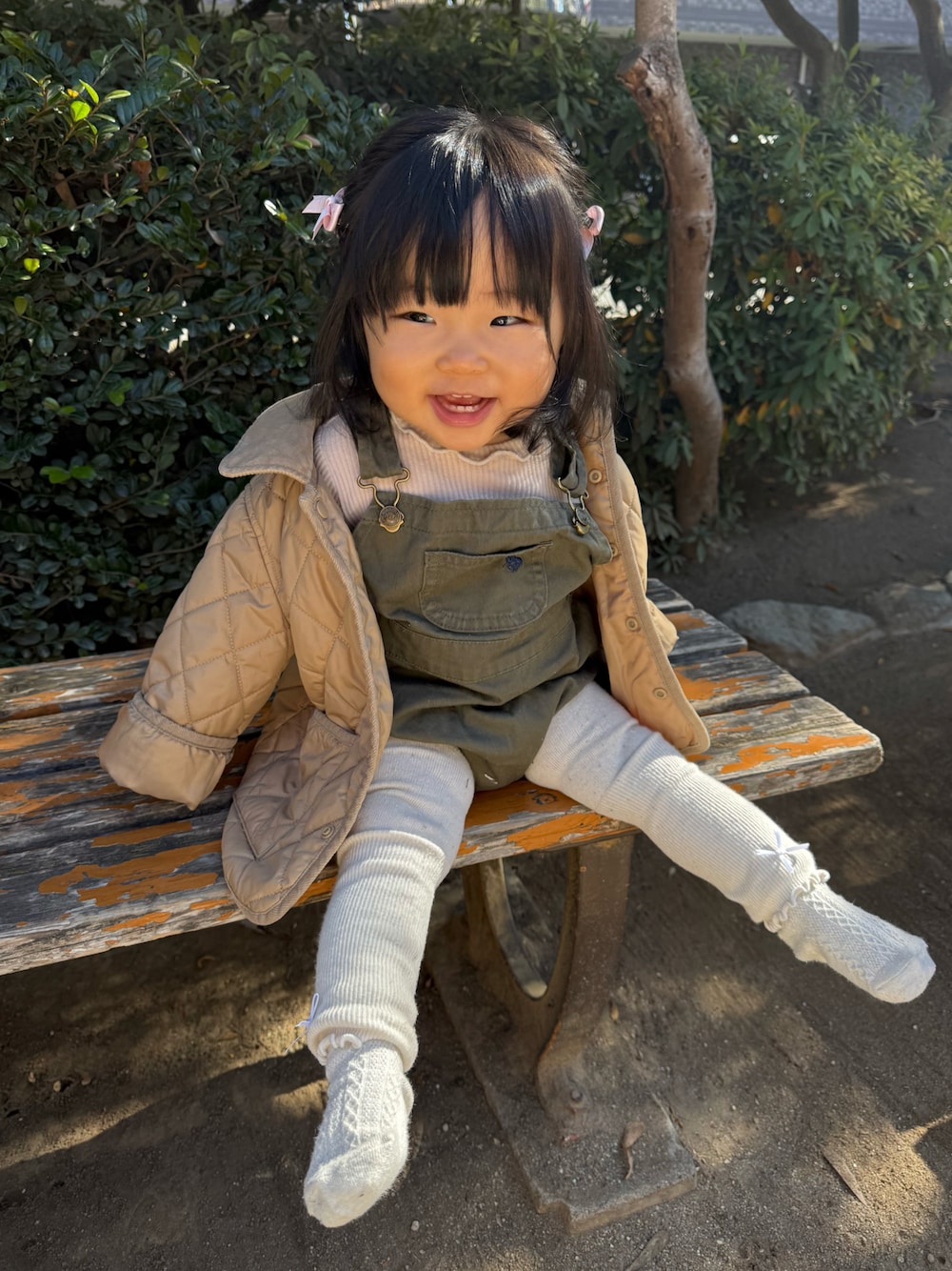 「チョコ色に染まれ、春服コーデ、お出かけコーデ、サロペット、ベビーコーデ、キッズコーデ、キッズファッション」｜「BRANSHESのテレコ長袖ボディースーツ（その他ベビー用品、ピンク系）」を使った、soy🍃さん（キッズ・70cm）の冬コーディネートの1枚目の写真