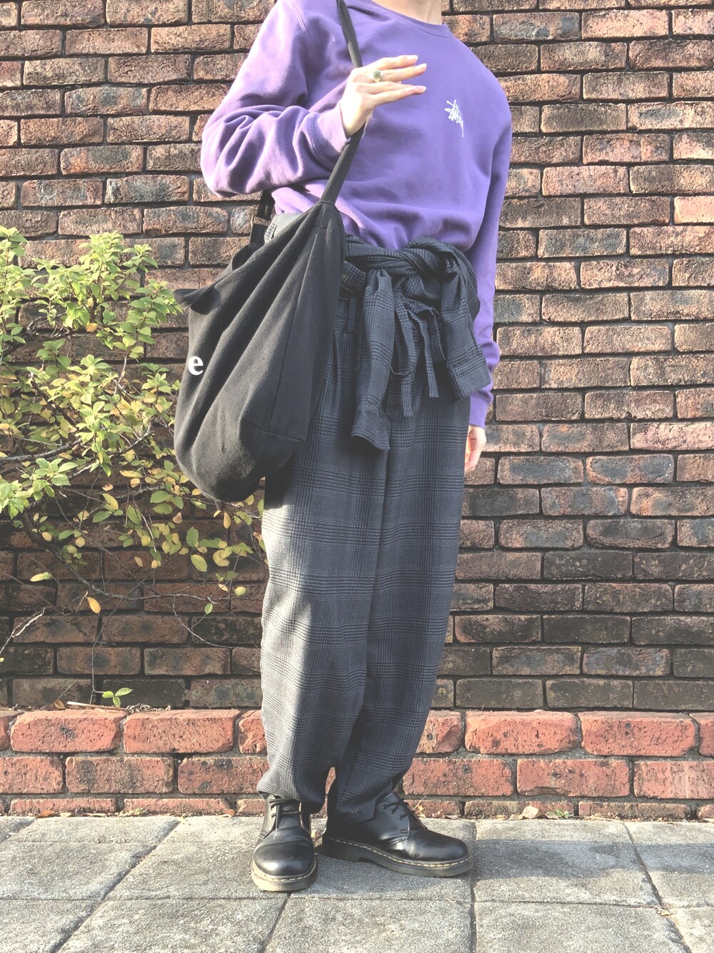 「未来のWEARISTAプロジェクト、今日のコーデ、秋のコーデ、シンプル」｜「STUSSYのアイテム（スウェット、パープル系）」を使った、nihongoさん（メンズ・180cm）の秋コーディネートの1枚目の写真