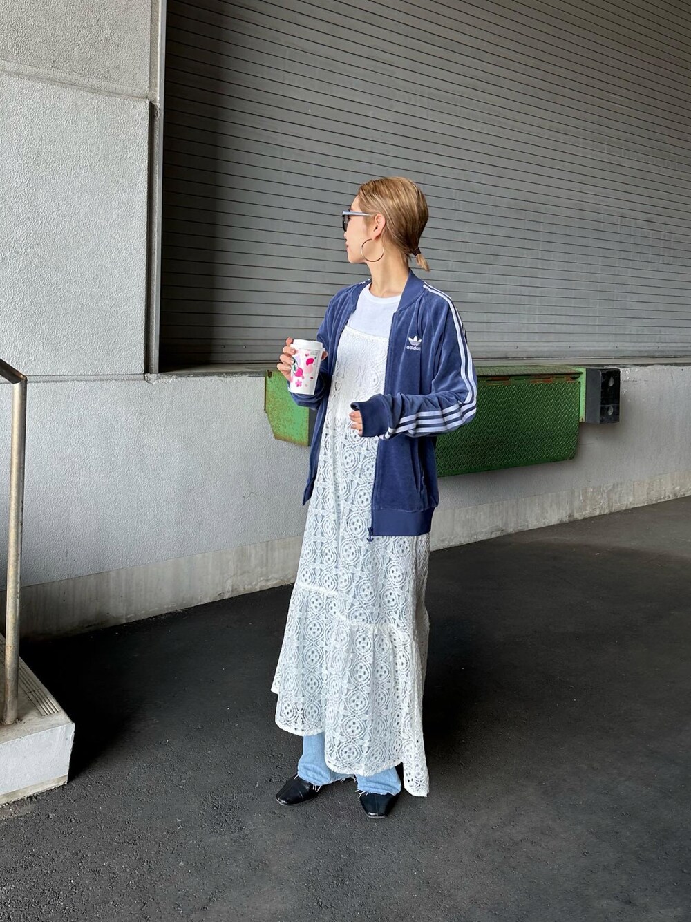 「春服デビュー宣言、春服、春服みてみて、着回しコーデ、春服コーデ、大人可愛い、アディダス、アディダスオリジナルス、トラックジャケット、チャオパニックティピー(CIAOPANIC TYPY)、チャオパニックティピー、キャミワンピ、レースワンピース、ワンピースコーデ」｜「adidas Originalsのアイテム（ジャケット/アウター、ブルー系）」を使った、ponsan0529さん（レディース・156cm）の春コーディネートの1枚目の写真